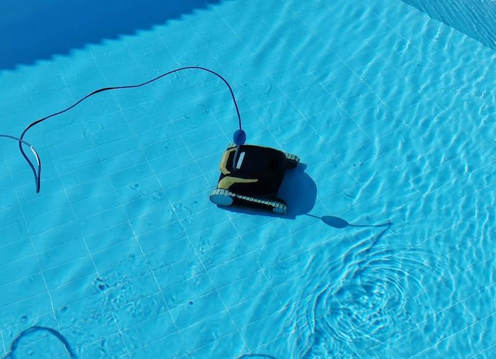 Robotic Pool Cleaner Under Water 3ABK5EJ