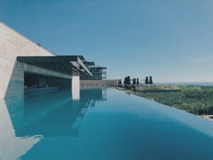 large home infinity pool